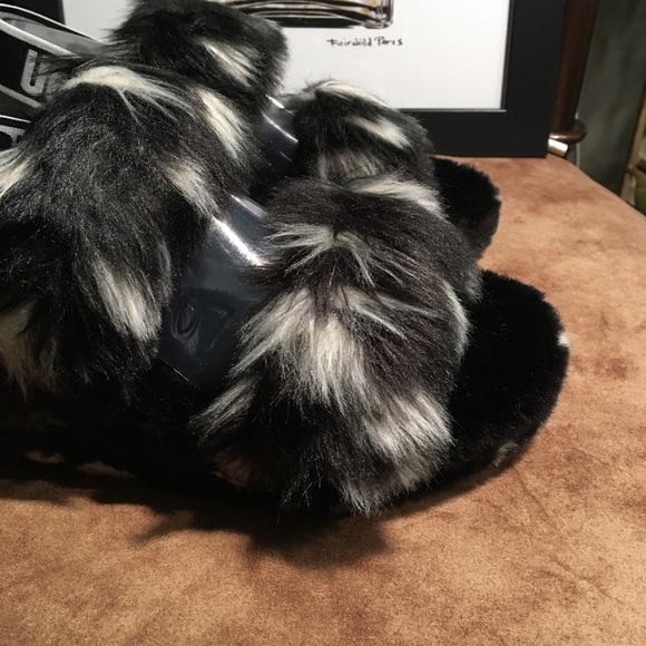 UGG NIB AUTHENTIC OH YEAH SPOTS BLACK & WHITE SLIPPERS - Picture 6 of 16